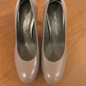Stuart Weitzman Pumps. Size 6. Never worn. Grey
